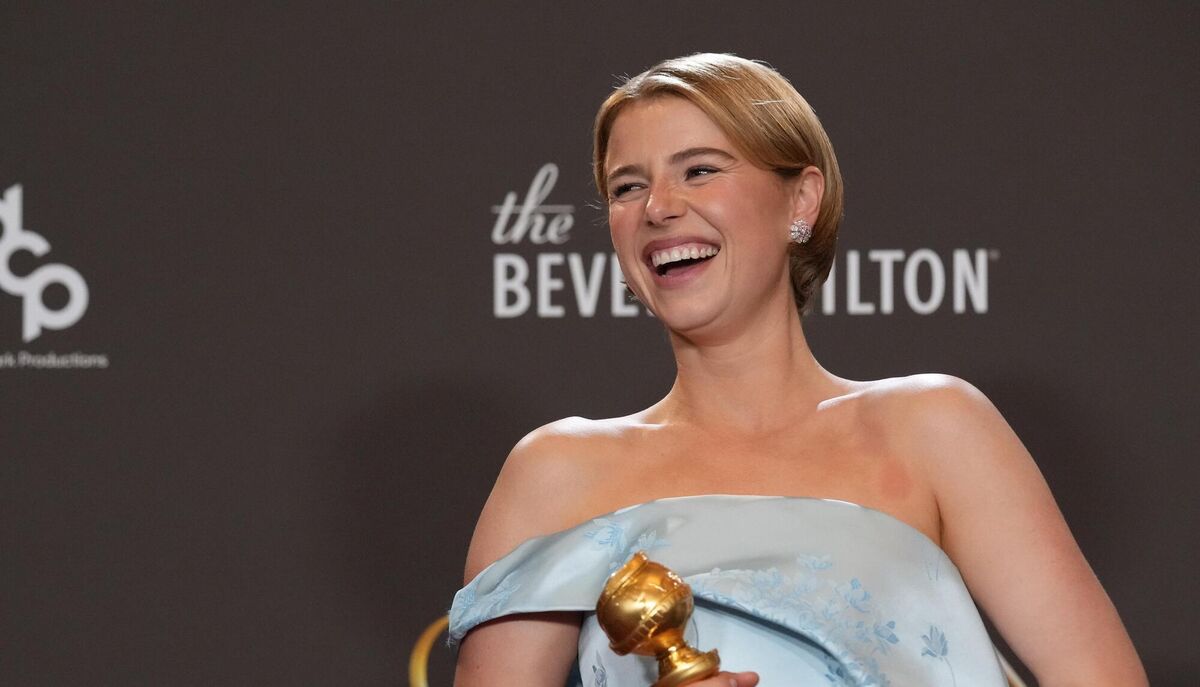 Jessie Buckley poses with her Golden Globe. Picture: AP Photo. 