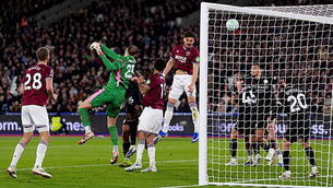 Man City watch title bid falter after being held by West Ham