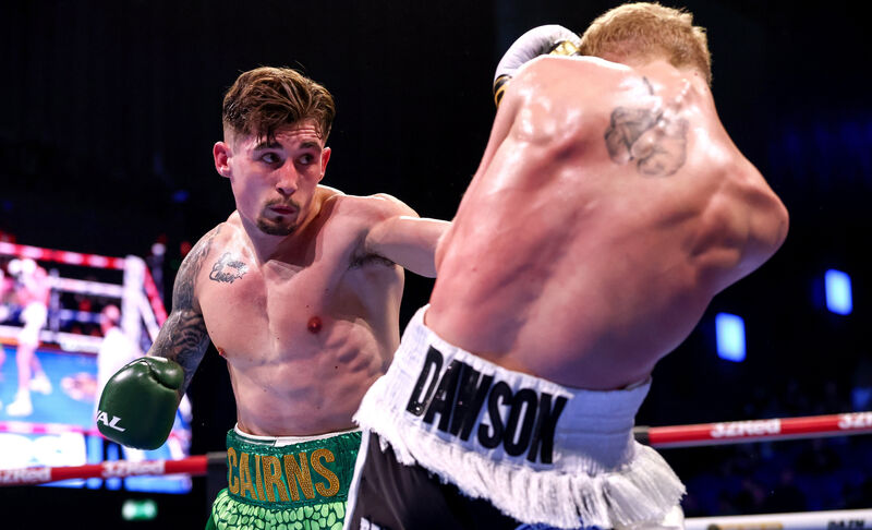 Steven Cairns v Arnie Dawson: Steven Cairns throwing a punch