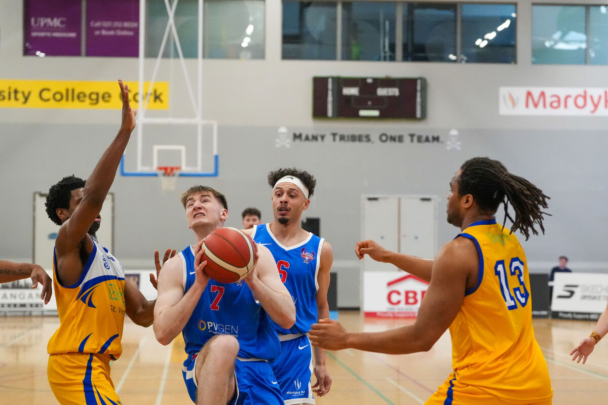 Luke Sutton eyes up the basket. Picture: Noel Sweeney Luke Sutton eyes up the basket. Picture: Noel Sweeney