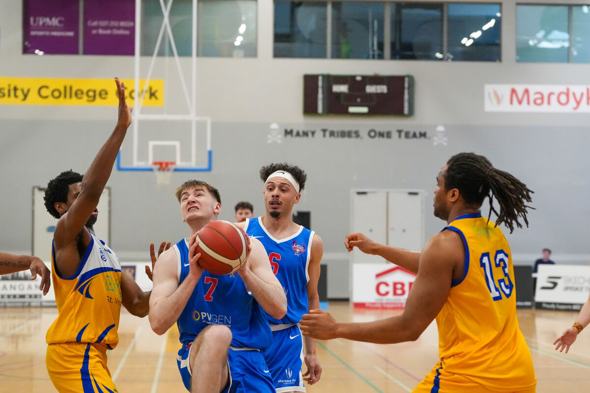 Luke Sutton eyes up the basket. Picture: Noel Sweeney Luke Sutton eyes up the basket. Picture: Noel Sweeney