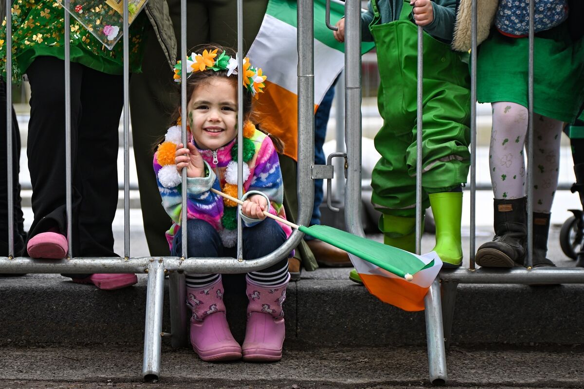 Clara, who recently moved to Cork with her family from North Carolina gets a front row view of her first St Patrick’s day parade in Cork city.  