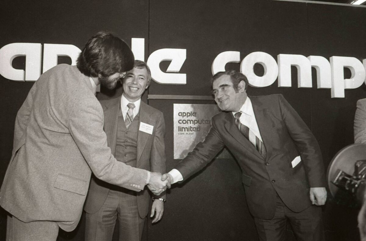 Mr. Gene Fitzgerald,T.D. shaking hands with Steve Jobs , Vice Chairman Apple, after unveiling a plaque to officially open the new Apple Computer Ltd. plant at Hollyhill Cork. Also included in the picture is Mike Markkula , Chairman, Apple.
