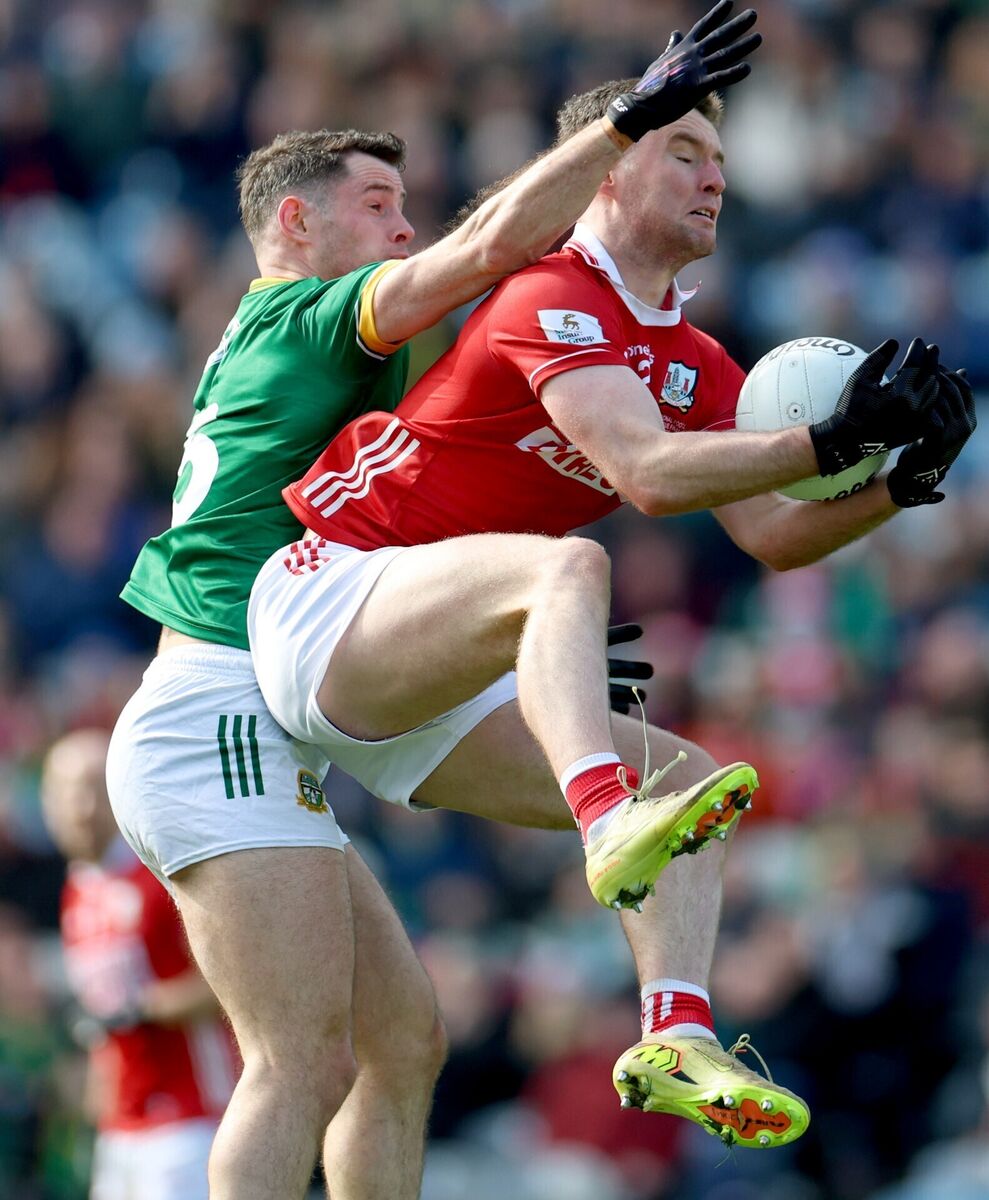 Maurice Shanley is out first to the dropping ball. Picture: INPHO/James Crombie