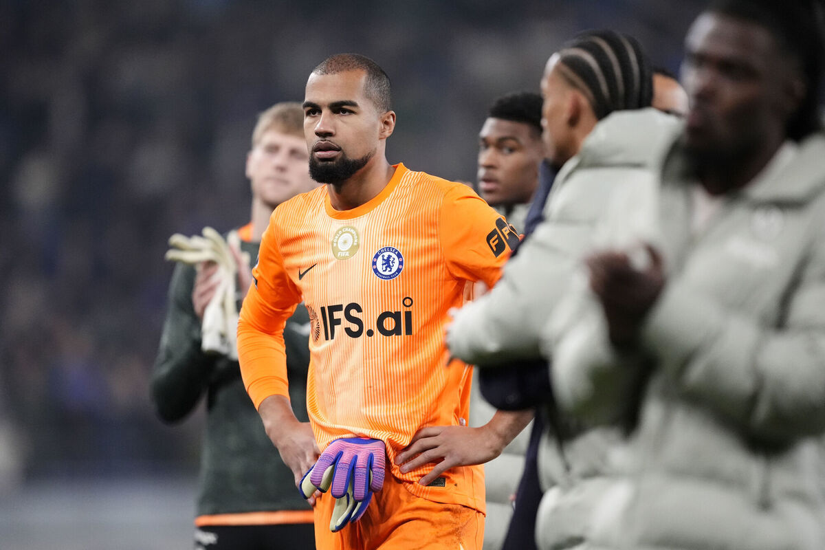 Chelsea goalkeeper Robert Sanchez (left) shows his dejection after the Premier League match defeat to Everton at Hill Dickinson Stadium, Liverpool. Picture : Nick Potts/PA Wire