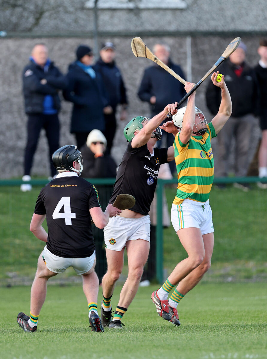  Robbie Cotter, Blackrock, gets to the sliotar ahead of Conor McCarthy and Brian Moylan, Glen Rovers. Picture: Jim Coughlan.