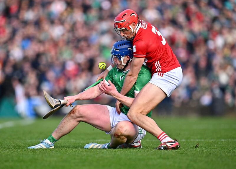 Shane O'Brien of Limerick is held up by Ciarán Joyce of Cork. Picture: Piaras Ó Mídheach/Sportsfile