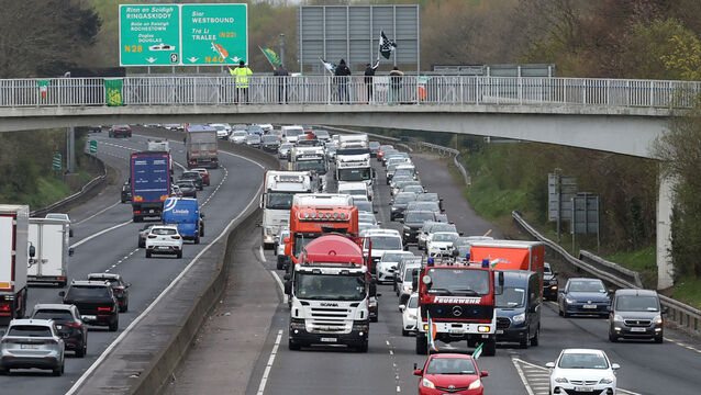 <p>One of the slow moving convoys on Cork's South Ring Road earlier today. Picture: Jim Coughlan.</p>