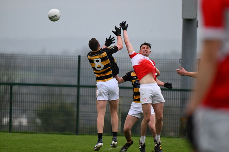 Anthony O’Neill of Avondhu and David Lynch of Seandún challenge in the air for possession. Picture: Larry Cummins Anthony O’Neill of Avondhu and David Lynch of Seandún challenge in the air for possession. Picture: Larry Cummins