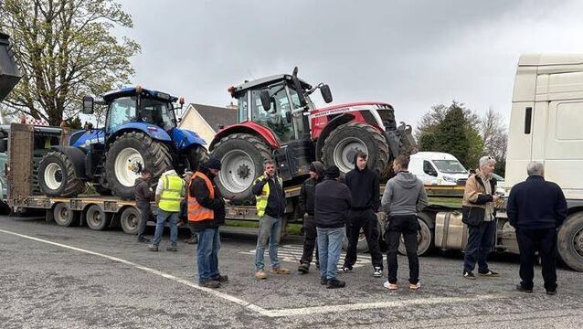 <p>Protesters at Whitegate oil refinery protesting over rising fuel prices this morning. Picture: Noel Sweeney</p> <p>Protesters at Whitegate oil refinery protesting over rising fuel prices this morning. Picture: Noel Sweeney</p>