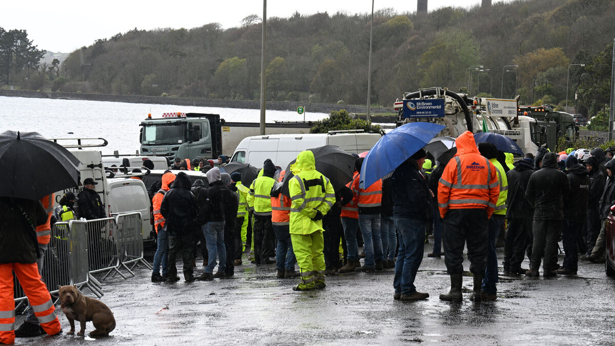 Cabinet to hold meeting on nationwide fuel protests as blockades begin to be cleared