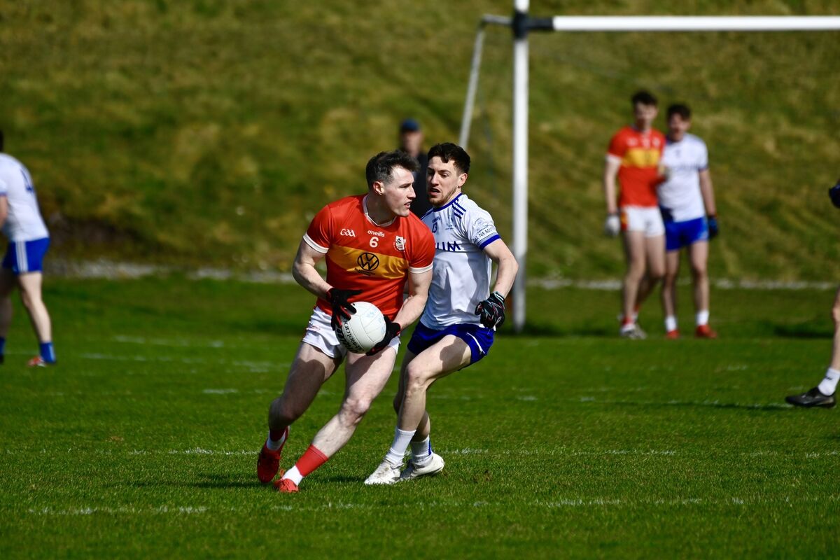 Éire Óg’s Mark Griffin makes it past Cill na Martra’s Erin O’Connell. Picture: Noel Sweeney