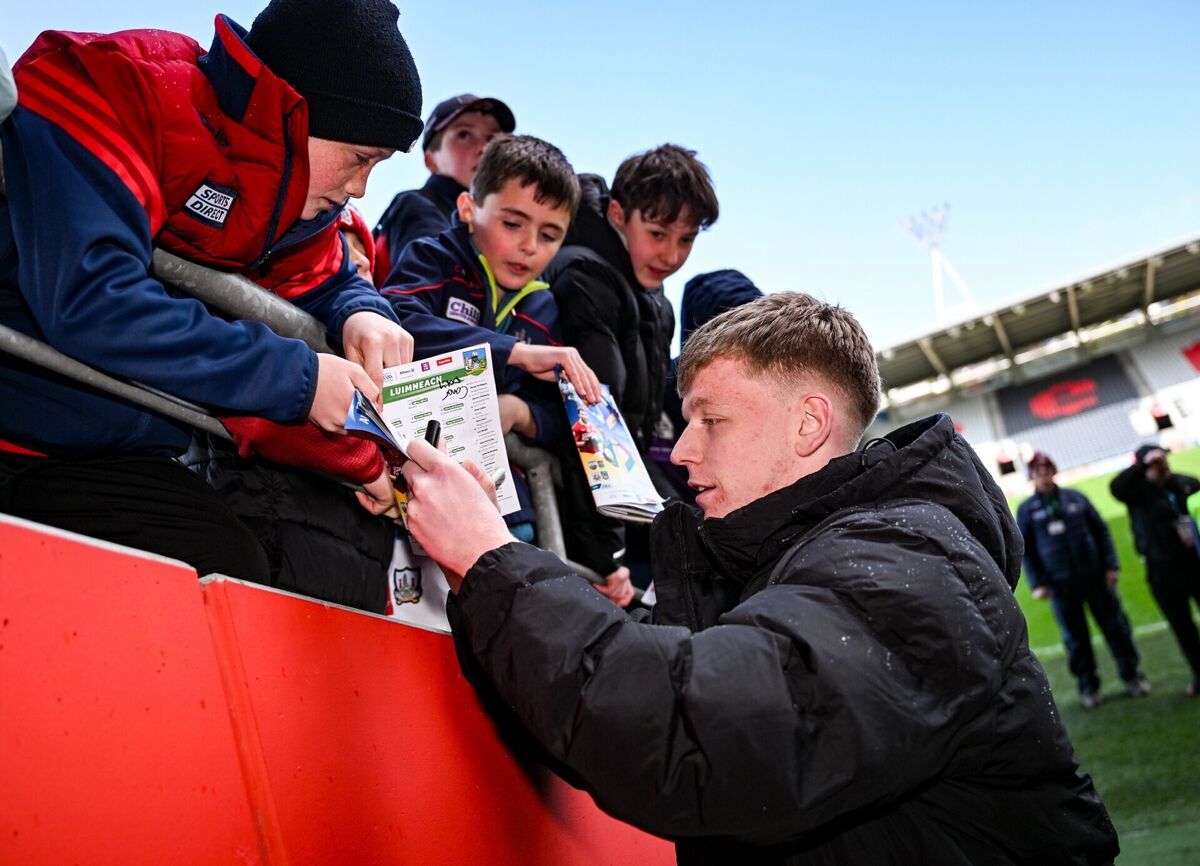 Dara Sheedy signs autographs for supporters on Sunday. Picture: Brendan Moran/Sportsfile
