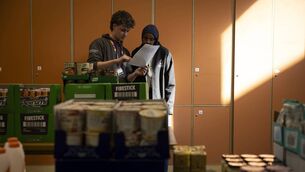 <p class="contextmenu internal_Caption">Cian and Sumaya at the UCCSU Food Pantry. Picture: Claire Keogh</p>