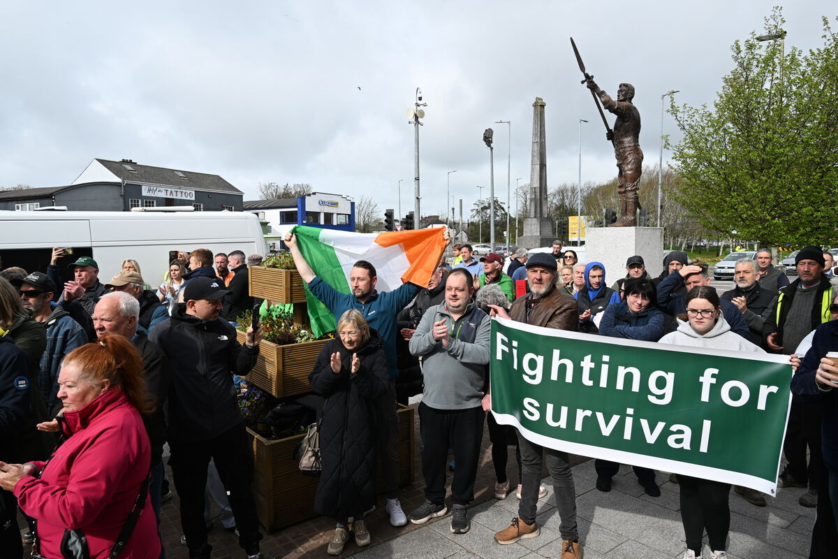 Supporters at Midleton Courthouse applauded as Darra O’Shea entered and left the courthouse. Picture: Larry Cummins Supporters at Midleton Courthouse applauded as Darra O’Shea entered and left the courthouse. Picture: Larry Cummins