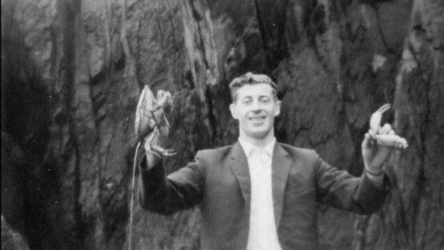 <p class="contextmenu internal_Caption">John Harrington on Dursey Island</p>