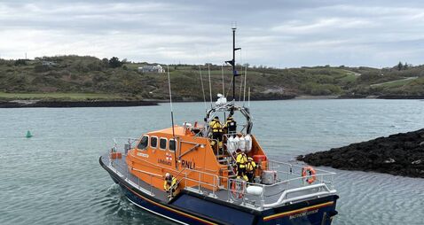 RNLI Baltimore rescues 45ft yacht in difficulty off coast of West Cork 