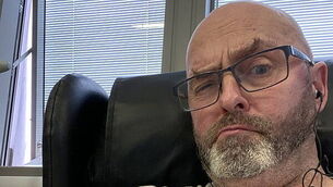 Pianist plays 'chemo concerts' despite having no feeling in fingers from his own treatment