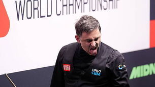 John Higgins battles back to frustrate Ronnie O’Sullivan in tense Crucible clash