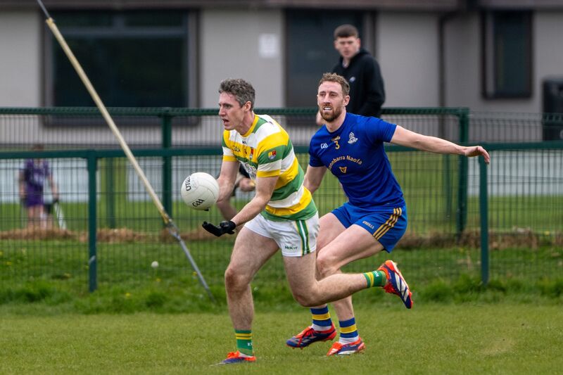 Jamie Burns, St Finbarr’s, gives chase to Keelan Scannell, Carbery Rangers. Picture: Chani Anderson