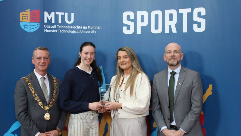 Lord Mayor of Cork Cllr. Fergal Dennehy with Former Cork Ladies Footballer Annie Walsh and MTU Vice President for People &amp; Culture presenting Aoife O' Sullivan (Athletics/Liscarroll) with her MTU Sports Person of the Year Award.