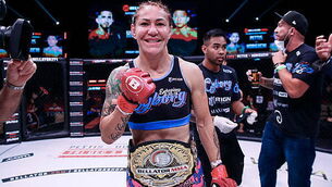 Cris "Cyborg" Justino celebrates winning 13/11/2021
