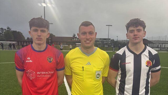 <p>Leeside United captain Ronan Murray, Referee Ricky Parker and Midleton captain Luke McDonnell before their Daly Industrial Supplies U18 Premier game at Knockgriffin </p>