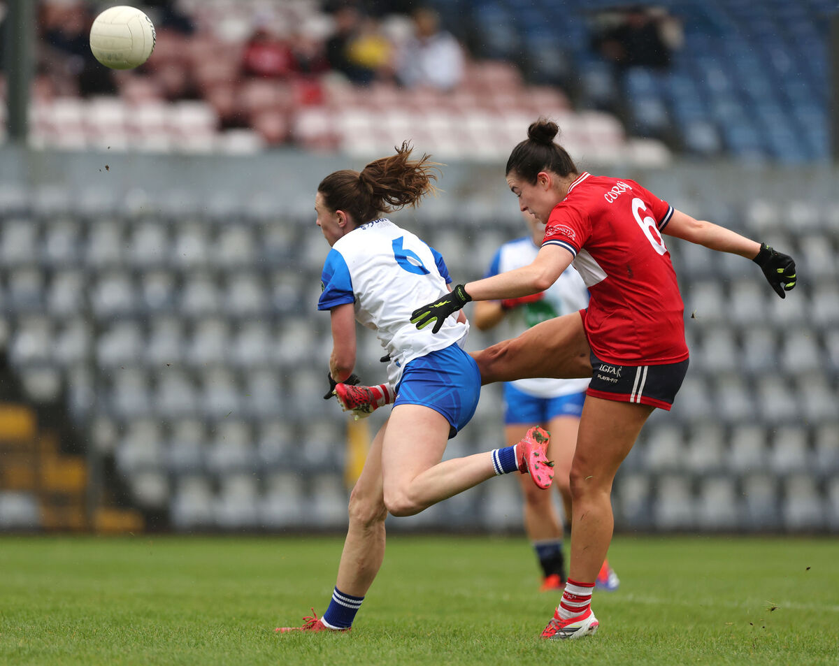 Sadbh McGoldrick, Cork, shoots from Rebecca Casey, Waterford. Picture: Jim Coughlan. Sadbh McGoldrick, Cork, shoots from Rebecca Casey, Waterford. Picture: Jim Coughlan.