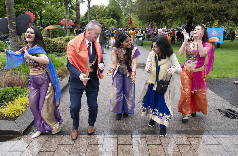 Lord Mayor of Cork Fergal Dennehy and ArtsEkta founder Nisha Tandon, organiser of Cork Mela, with various dancers taking part in the event at Fitzgerald Park. Picture: Gerard McCarthy  