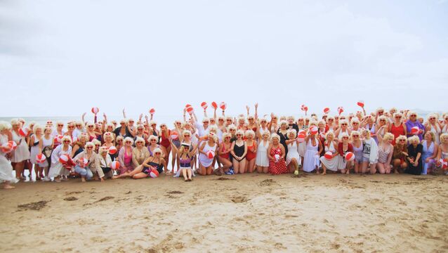 <p>Participants at a previous Marilyn's Mater Paddle event. </p>