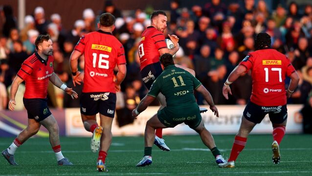 <p>JJ Hanrahan can't orchestrate the Munster attack the same way Jack Crowley does. Picture: INPHO/James Crombie</p>