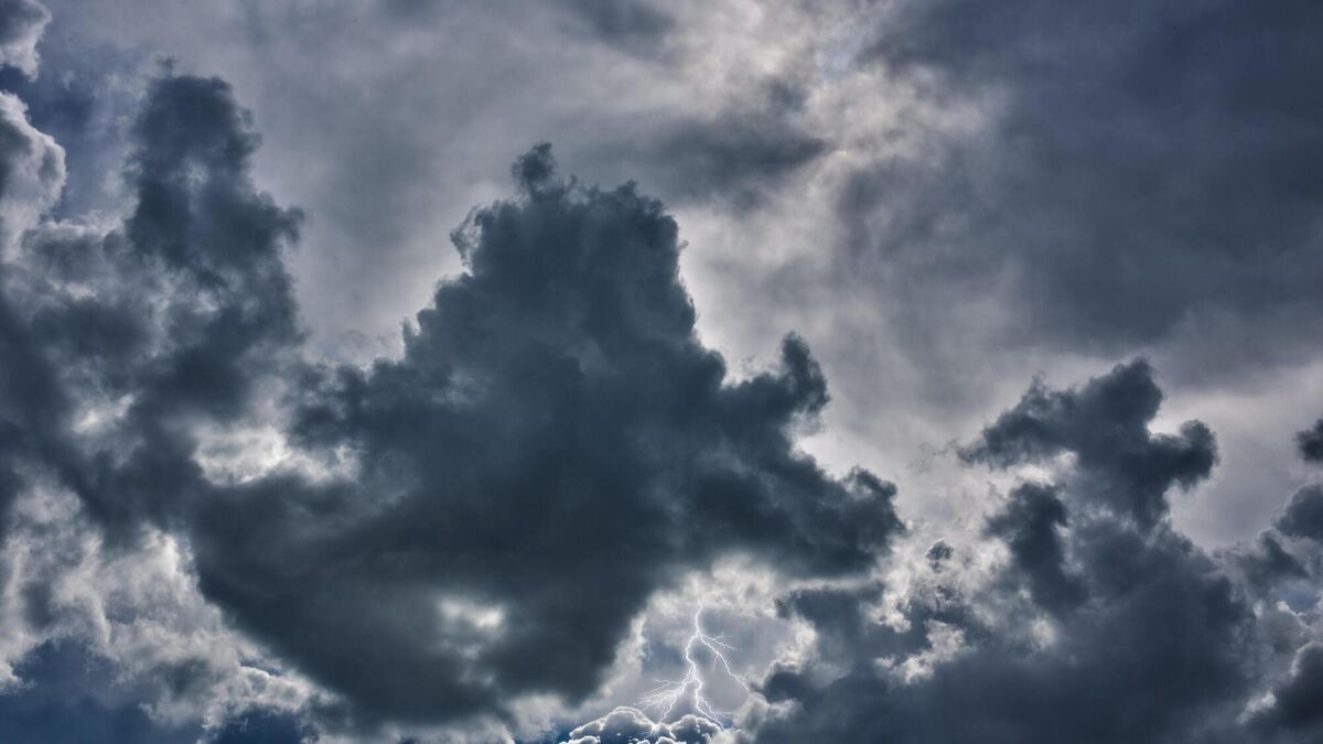 Met Éireann issues orange alert for Cork as thunderstorms threaten during heatwave
