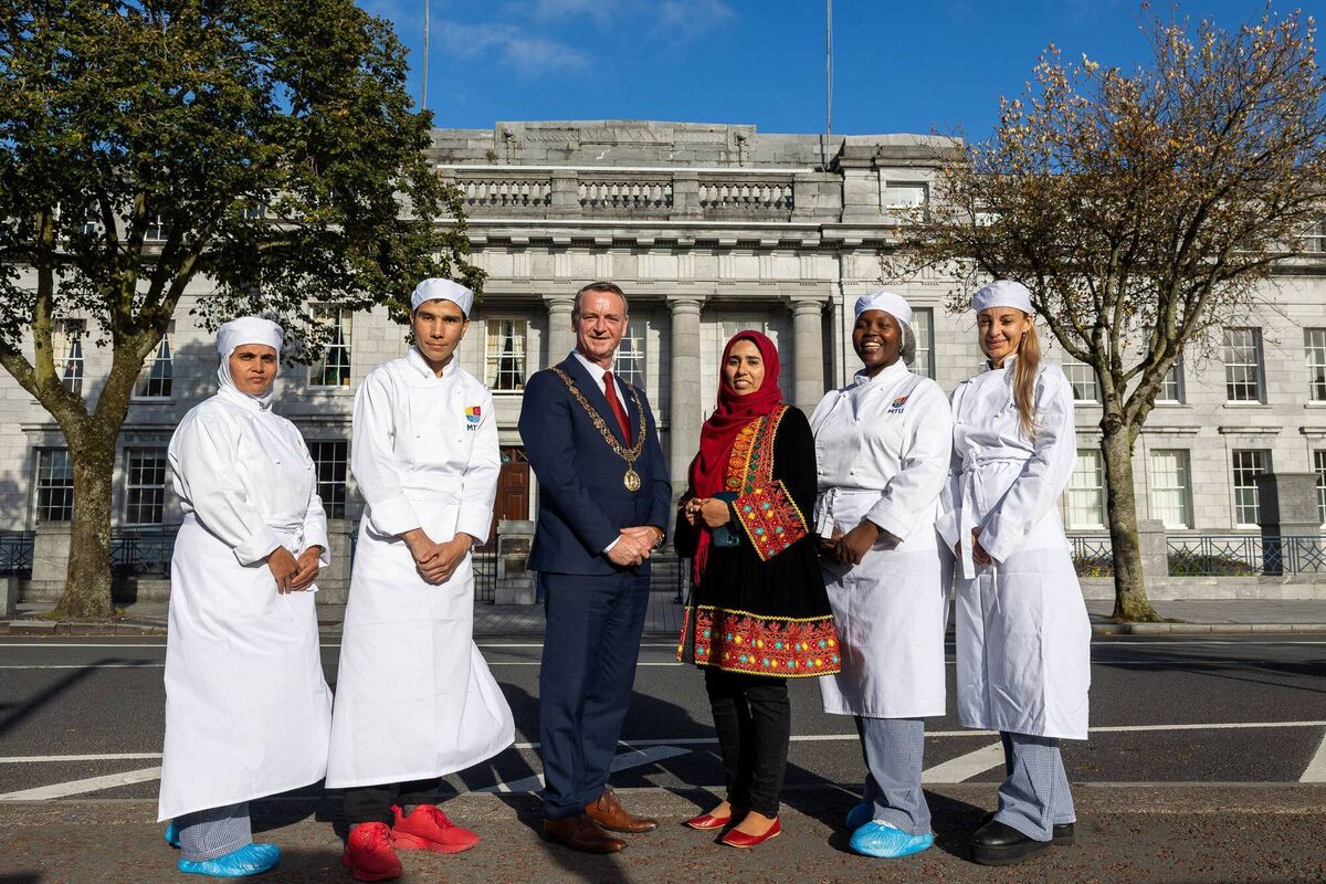 Lord Mayor Fergal Dennehy with Nadija Sediqi, Sayed Reza Musavi, Farahnaz Haidary, Thobekile Phumelele, and Lilia Buzadzhi of Sanctuary Catering (run by Saoirse — Ethnic Hands on Deck).	Picture: Emma Jervis
                    