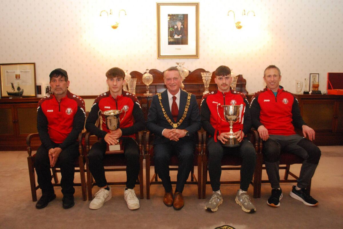 Cork Youth team managers Don O’Mahony and Conor Murray, with their joint captains Matthew Kiernan and Eoin Looney with the Lord Mayor Fergal Dennehy at the City Hall recently. KD Cork Youth team managers Don O’Mahony and Conor Murray, with their joint captains Matthew Kiernan and Eoin Looney with the Lord Mayor Fergal Dennehy at the City Hall recently. KD