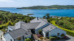 Three homes shaped by waterfront views Three homes shaped by waterfront views