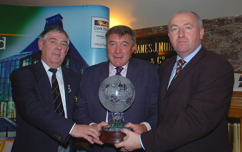 Ted O'Mahony, Chairman, Cork AUL presents the Soccer Legend Award to Bobby Tambling, with Donie O'Brien, Heineken Ireland at the Cork AUL Soccer Honours Awards at Heineken Ireland Ted O'Mahony, Chairman, Cork AUL presents the Soccer Legend Award to Bobby Tambling, with Donie O'Brien, Heineken Ireland at the Cork AUL Soccer Honours Awards at Heineken Ireland