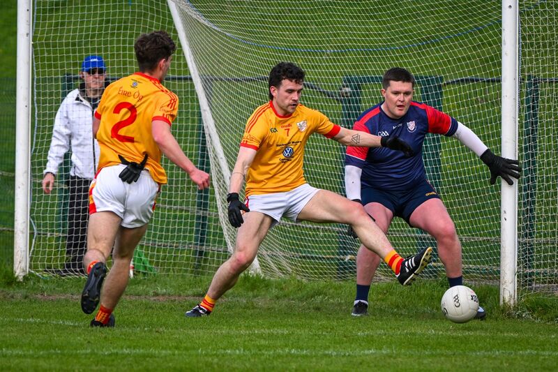 Éire Óg’s Daire McCarthy and goalkeeper Chris Kelly combine to protect their goal against Newcestown. Picture: Chani Anderson Éire Óg’s Daire McCarthy and goalkeeper Chris Kelly combine to protect their goal against Newcestown. Picture: Chani Anderson