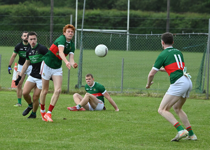 Clonakilty's Des Kenneally passes to Dara Ó Sé and away from Nemo Rangers' Conor Moore and Eoin Nation in the McCarthy Insurance Group Division 1 Football League game in Ahamilla. Picture: Martin Walsh. Clonakilty's Des Kenneally passes to Dara Ó Sé and away from Nemo Rangers' Conor Moore and Eoin Nation in the McCarthy Insurance Group Division 1 Football League game in Ahamilla. Picture: Martin Walsh.
