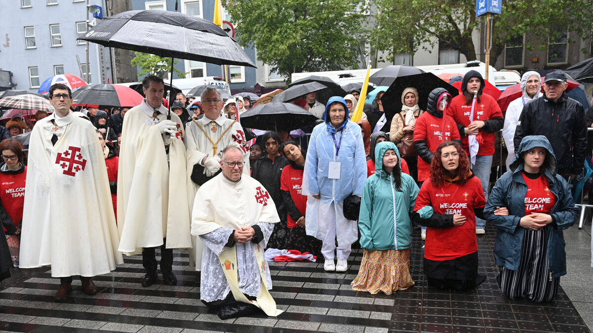 Thousands brave elements for centenary Cork city Eucharistic procession