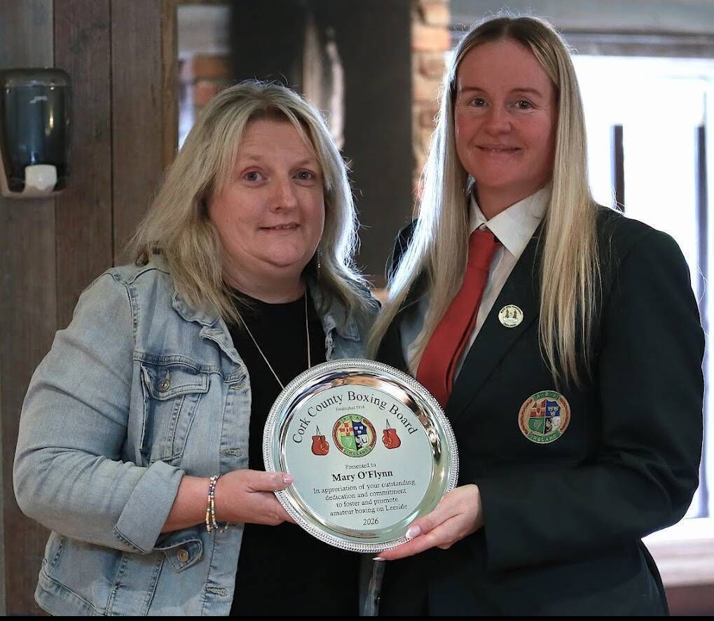 Mary O'Flynn is presented with a plaque by Cork County Boxing Board Treasurer Nicola Murphy. 