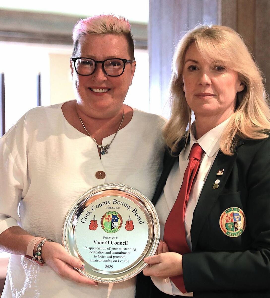 Vancs O'Connell receives a plaque from Cork County Boxing Board's Louise Forde. 