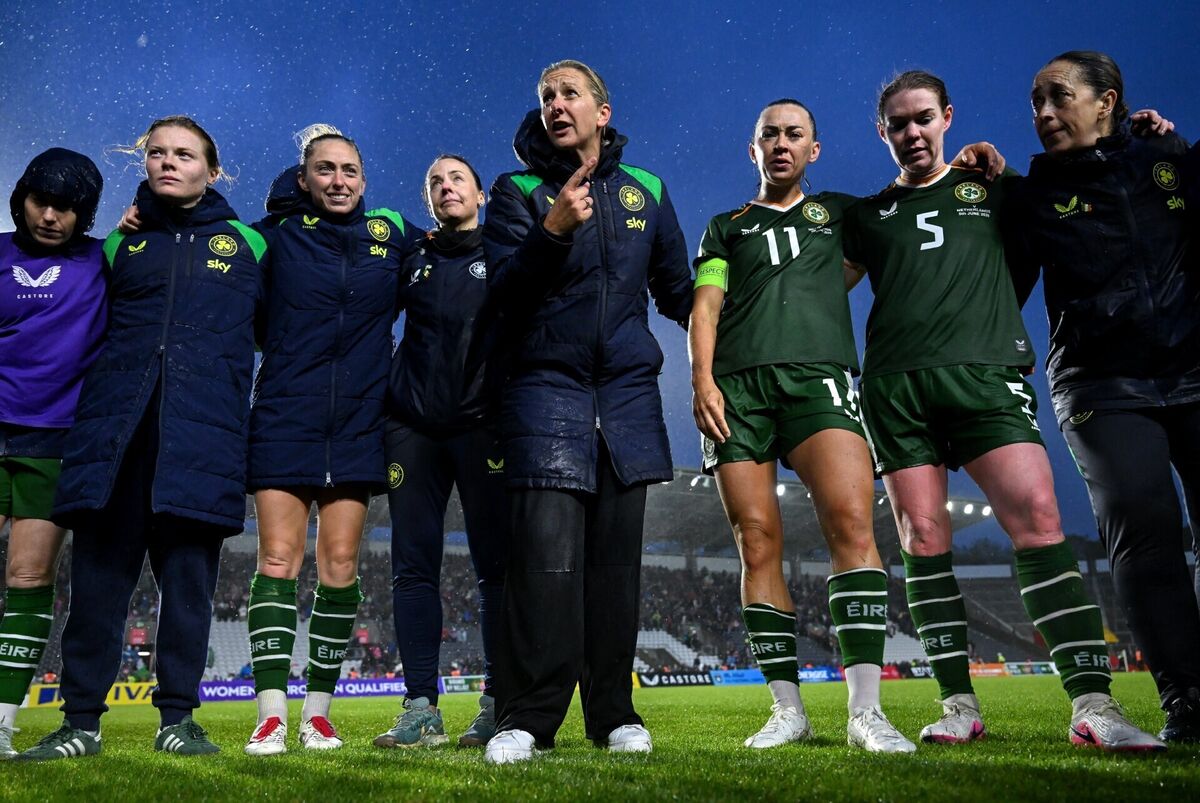 Republic of Ireland head coach Carla Ward talks to players and staff after the 2027 FIFA Women’s World Cup Qualifier match between Republic of Ireland and the Netherlands at SuperValu Páirc Uí Chaoimh in Cork. Photo by Stephen McCarthy/Sportsfile Republic of Ireland head coach Carla Ward talks to players and staff after the 2027 FIFA Women’s World Cup Qualifier match between Republic of Ireland and the Netherlands at SuperValu Páirc Uí Chaoimh in Cork. Photo by Stephen McCarthy/Sportsfile