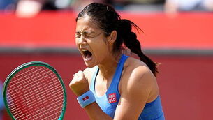Emma Raducanu reaches last four at Queen’s after straight-sets win Emma Raducanu reaches last four at Queen’s after straight-sets win