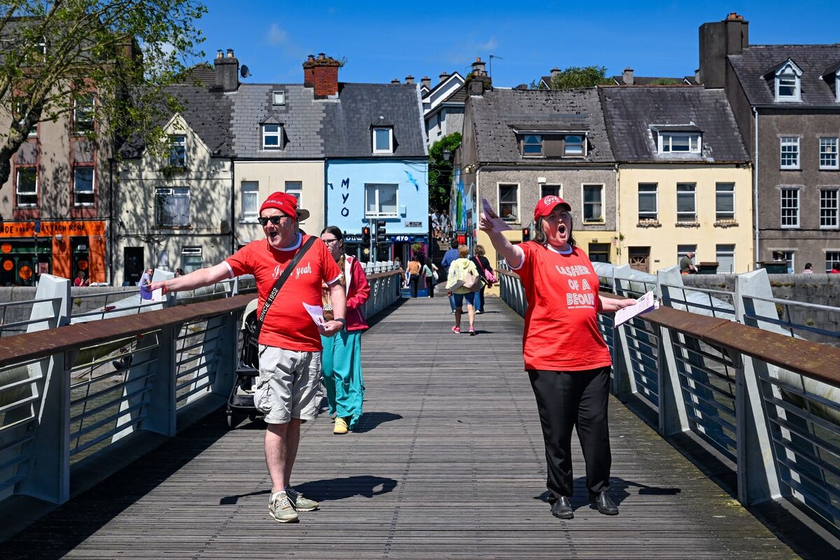 Teddy Twohig, Stanley Notte, Maria Gillen, Catherine Ronan, and Len O’Donovan during the flash mob in Cork. Picture: Chani Anderson Teddy Twohig, Stanley Notte, Maria Gillen, Catherine Ronan, and Len O’Donovan during the flash mob in Cork. Picture: Chani Anderson