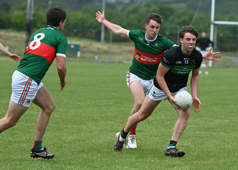 Nemo Rangers' Ross Corkery gets his pass away despite the attentions of Clonakilty's Dan Peet and Ben Ridgeway. Picture: Martin Walsh Nemo Rangers' Ross Corkery gets his pass away despite the attentions of Clonakilty's Dan Peet and Ben Ridgeway. Picture: Martin Walsh