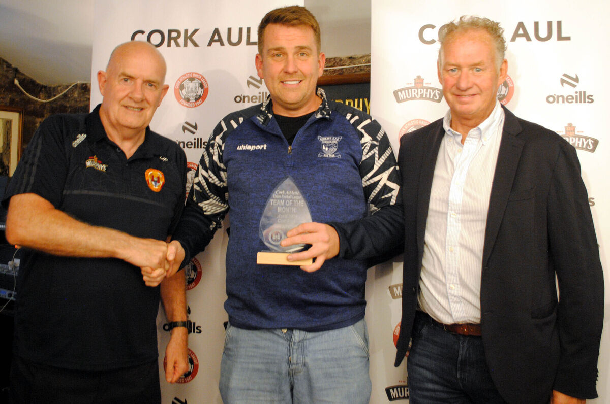 Dan O'Flynn (Cork AUL) presents the team of the month award for April to Corkbeg's Rory Hannaway. Also in picture is Jim Cashman (Heineken Ireland). Dan O'Flynn (Cork AUL) presents the team of the month award for April to Corkbeg's Rory Hannaway. Also in picture is Jim Cashman (Heineken Ireland).