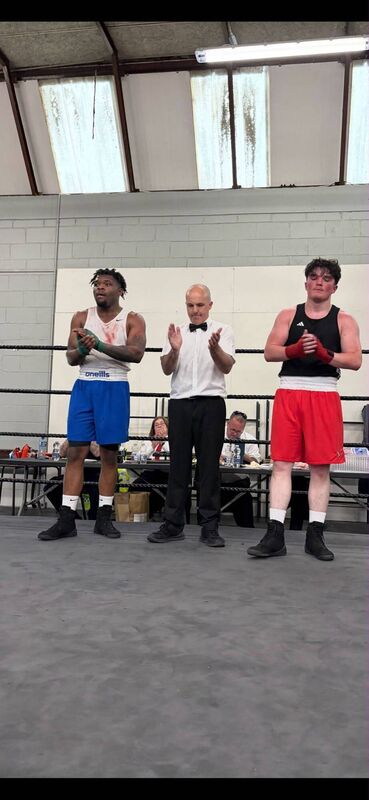 Referee Shane Forde applauds Ola Wahib and Ricky Kiely after their fantastic bout at the Midleton tournament. MOB 