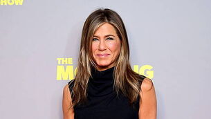 Friends’ Jennifer Aniston honours ‘father figure’ James Burrows with castmates Friends’ Jennifer Aniston honours ‘father figure’ James Burrows with castmates
