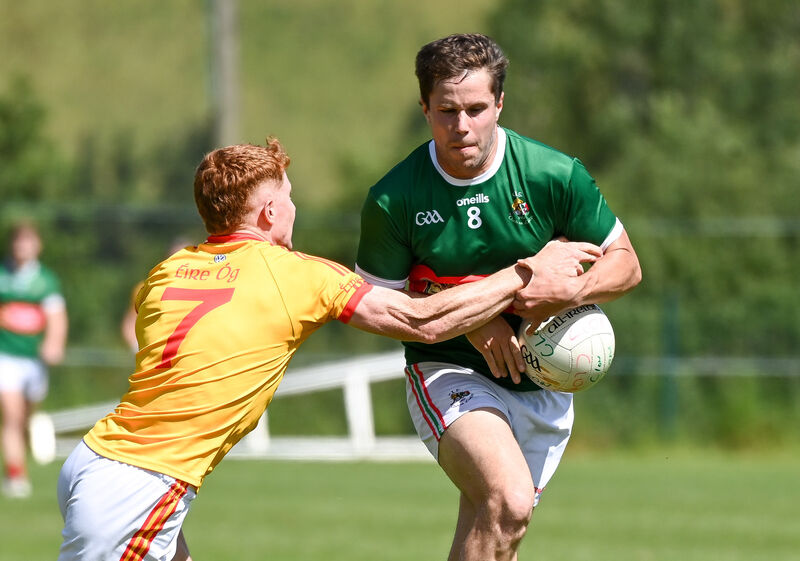 Brian Thompson of Eire Og knocks the ball away from Ben Ridgeway of Clonakilty during their SFL clash in Ovens. Brian Thompson of Eire Og knocks the ball away from Ben Ridgeway of Clonakilty during their SFL clash in Ovens.