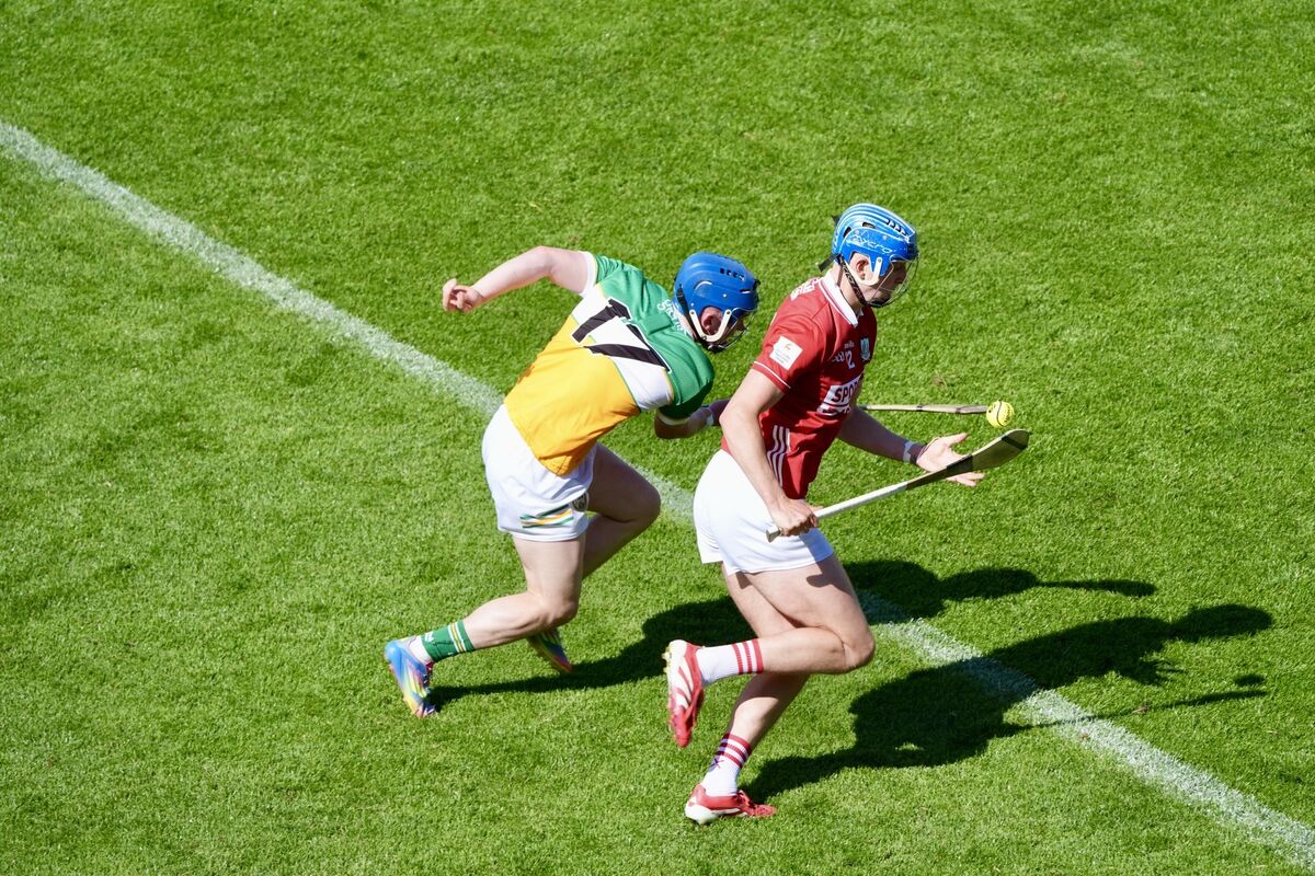Cork’s Diarmuid Healy avoids a challenge from Offaly’s Daniel Bourke. Picture by Noel Sweeney